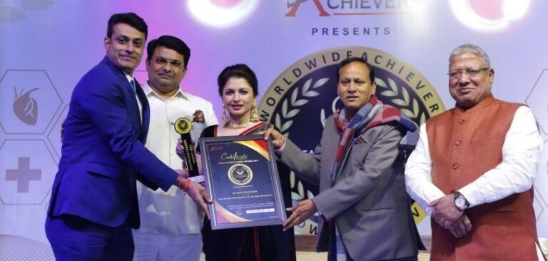 Dr. Nikhil Motiramani Cardiologist in Raipur getting awarded by Bollywood celeb